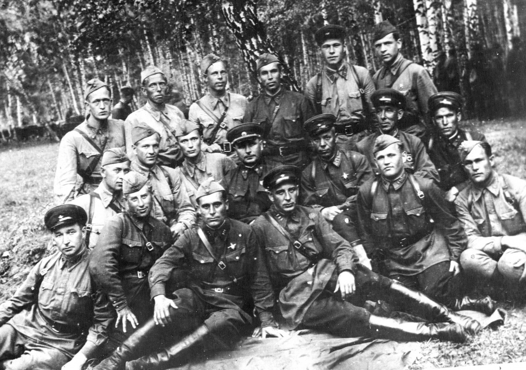 В числе освободителей города были воины 154-й и 47-й гвардейских стрелковых дивизий.jpg