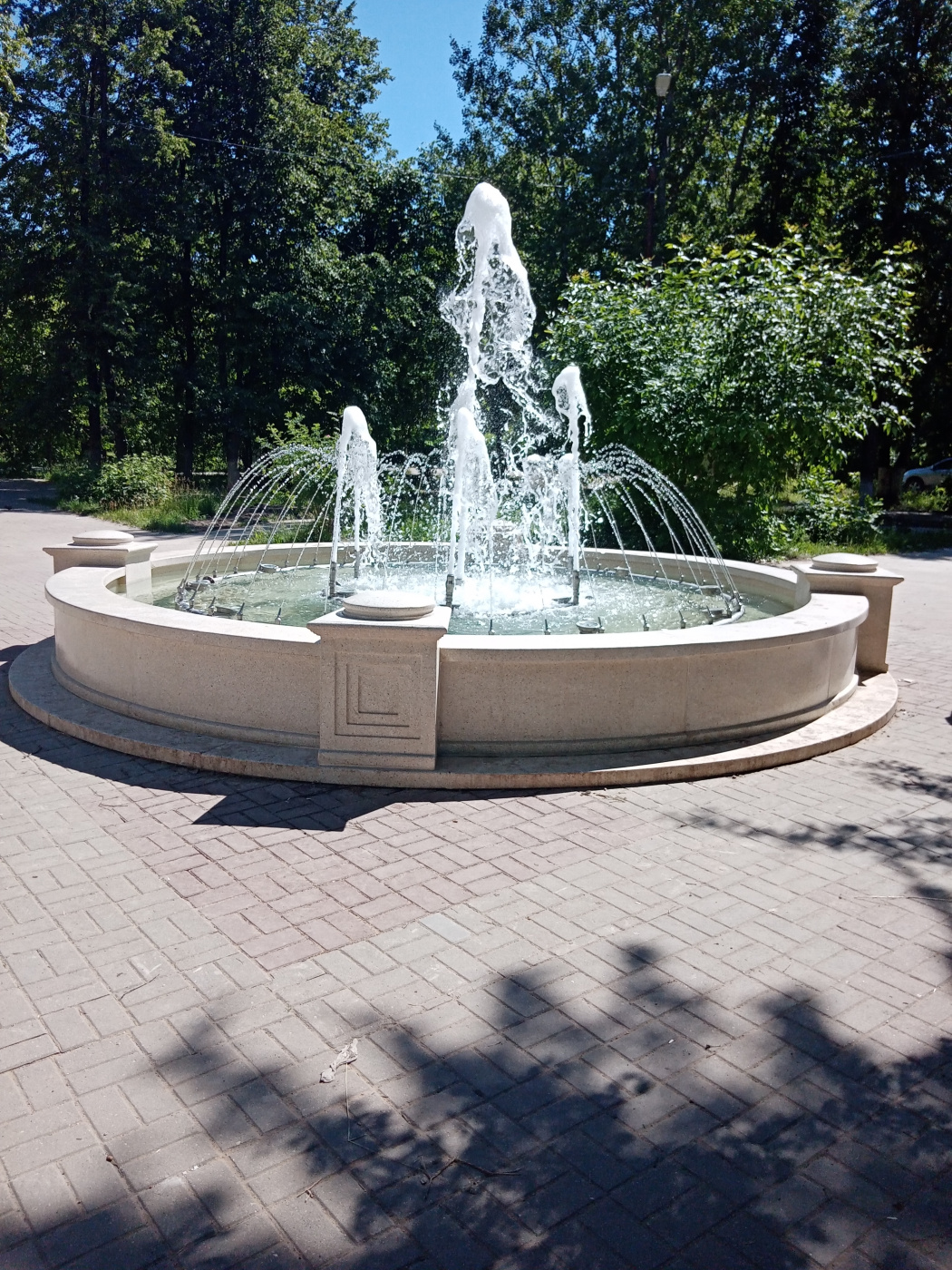 Фонтан в поселке Товарково.jpg