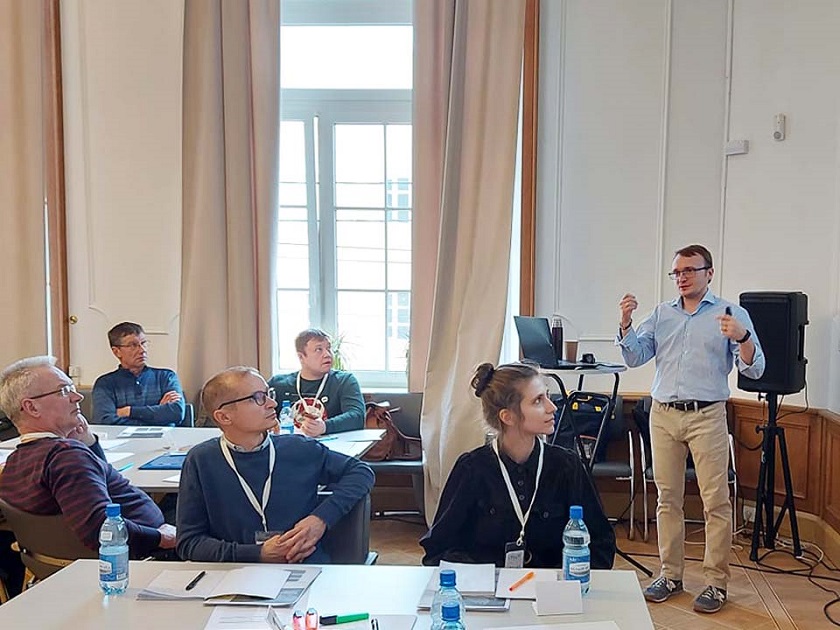 Обучение проводил бизнес тренер_Евгений Харитонов.jpg