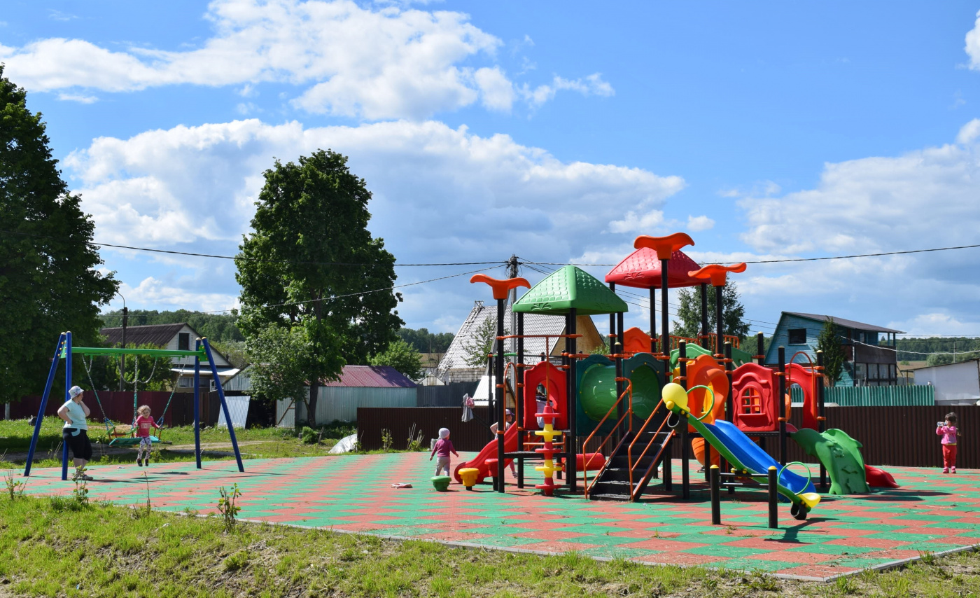 Площадка с искусственным покрытием в Черемушках.JPG