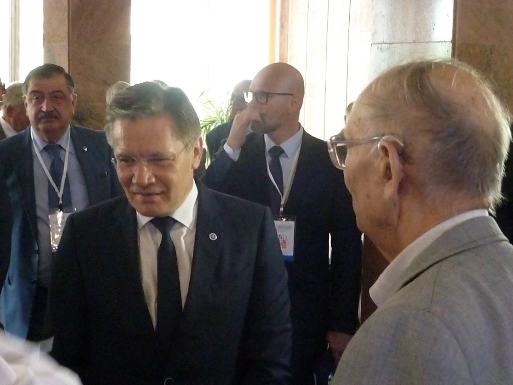 Алексей ЛИХАЧЕВ (в центре) и Лев КОЧЕТКОВ (справа) (2).JPG