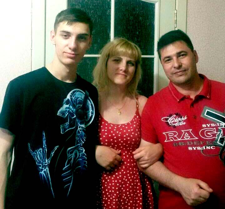 Семья Тимошенко у родителей в Горловке_1.jpg Семья Тимошенко у родителей в Горловке_1.jpg