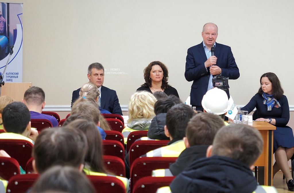 Александр Аникеев открывает презентацию проекта_1.jpg