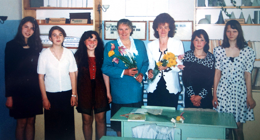 Булкина В.В. с классом (в центре).JPG