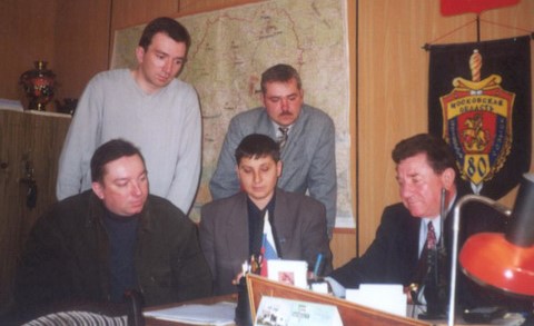 1998 год. Сотрудники убойного отдела УВД. Игорь Козлов сидит слева в первом ряду.jpg