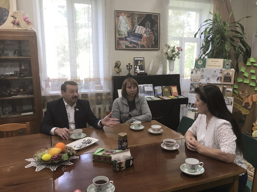 2- Скляр,Постникова,Цивцивадзе.JPG