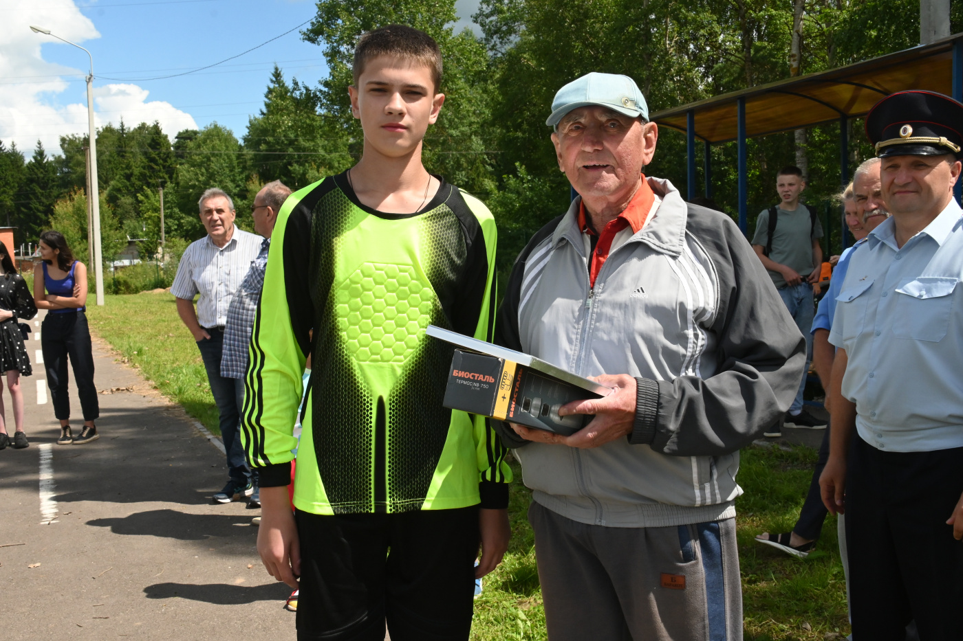 Сергей Полковников и лучший вратарь.JPG