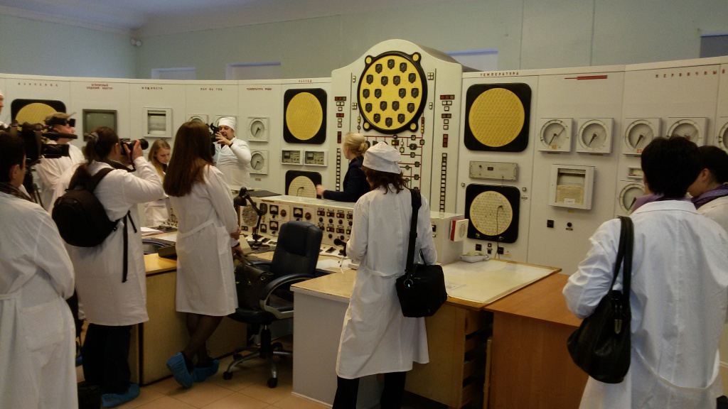 Пульт управления принимает экскурсантов..jpg