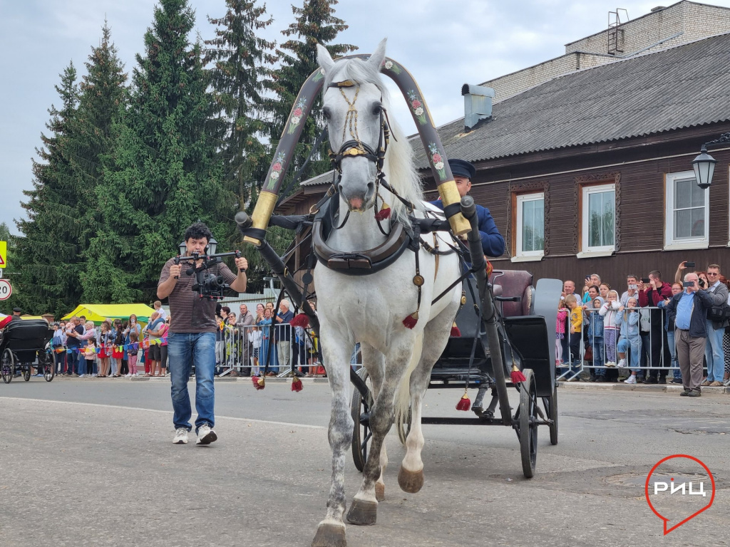Парад орловских рысаков.jpg