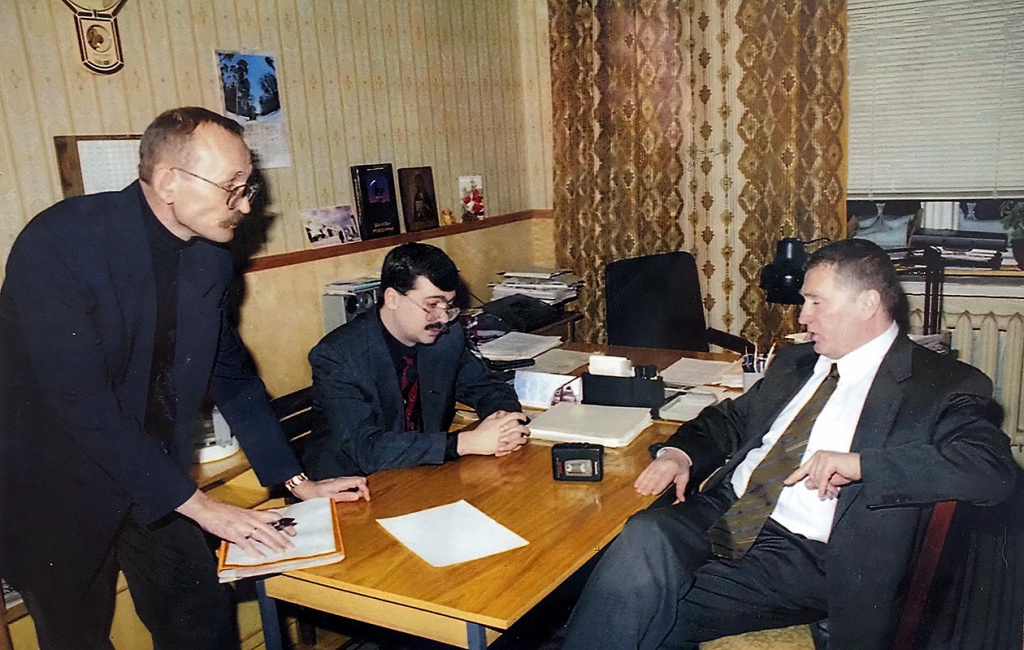 Интервью с В. Жириновским проводят вестинцы Виктор Вдовенков и Анри Амбарцумян_1.jpg Интервью с В. Жириновским проводят вестинцы Виктор Вдовенков и Анри Амбарцумян_1.jpg