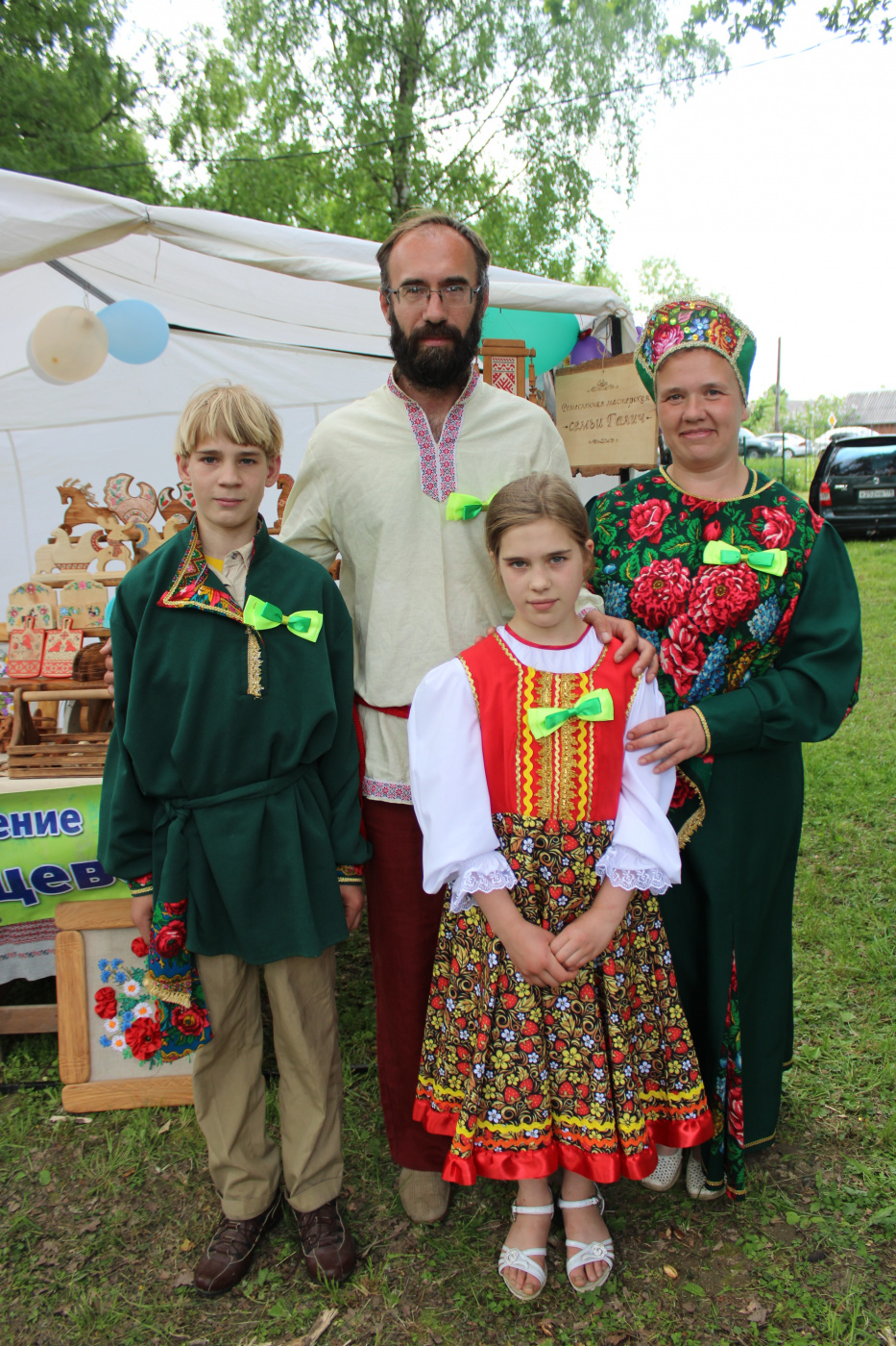 Семья Галич в Ферзикове на ярмарке изделий ручной работы.JPG