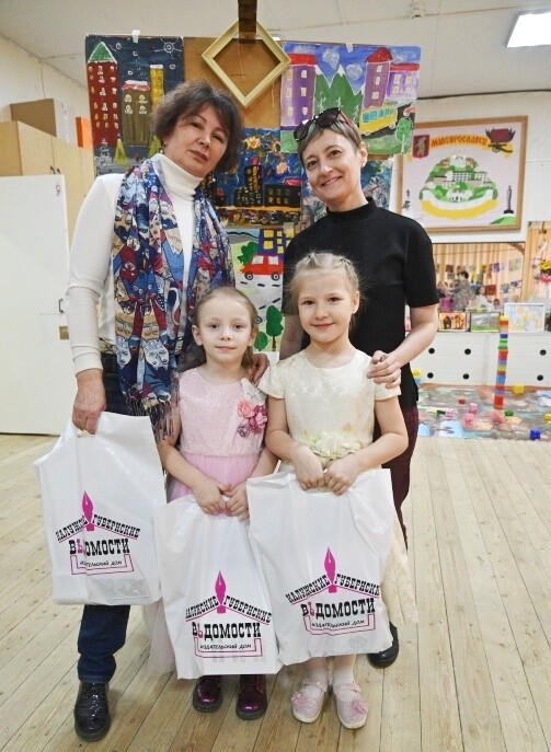 Победительницы из Малоярославца и их наставница Татьяна Первушкина (слева)..jpg