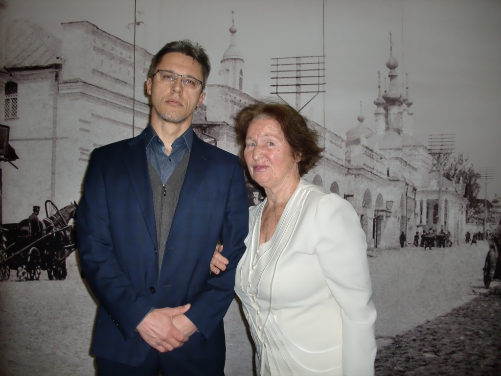 Михаил Сенчихин со своей мамой.JPG