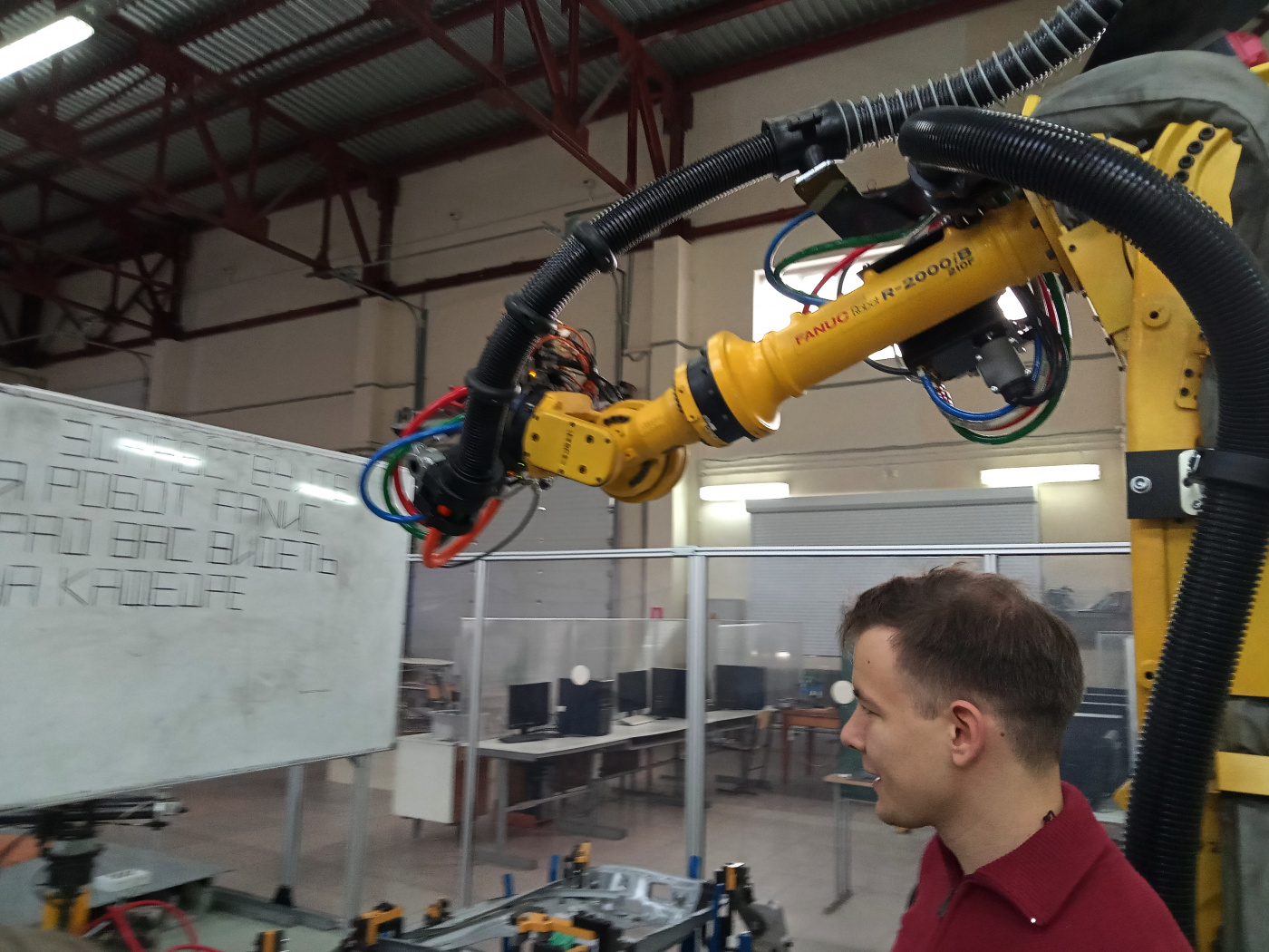 Умныый робот на кафедре робототехники и мехатроники.jpg