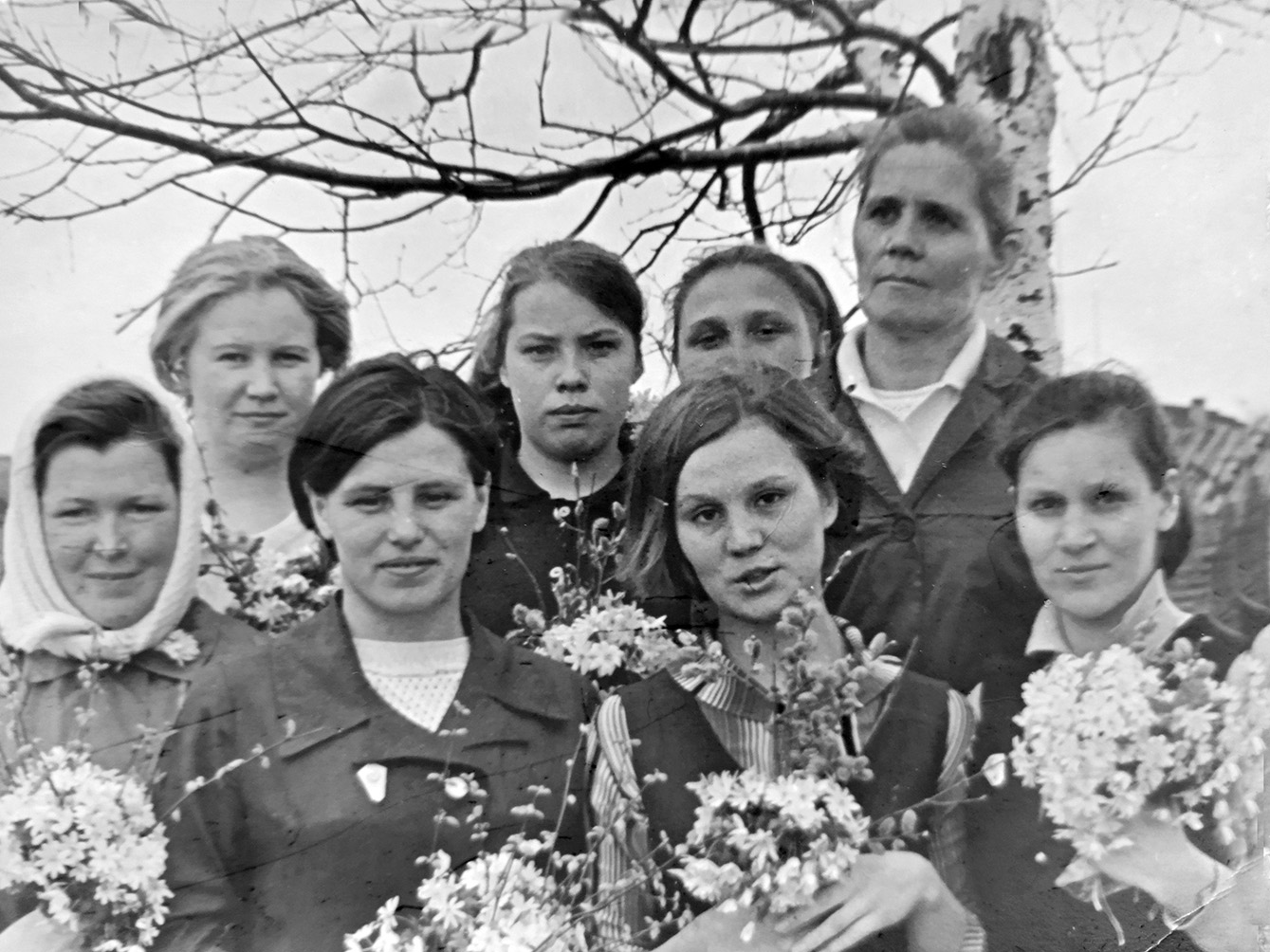 1969 год, с коллегами. Дворецкая - нижний ряд, вторая справа.jpg