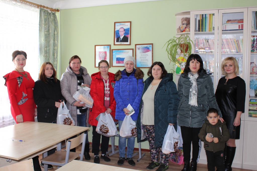 вручение подарков от хлебный спас.JPG