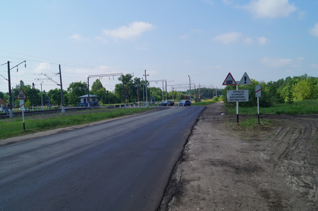 Новый асфальт на дороге, соединяющей поселок Думиничи и станцию Думиничи.JPG