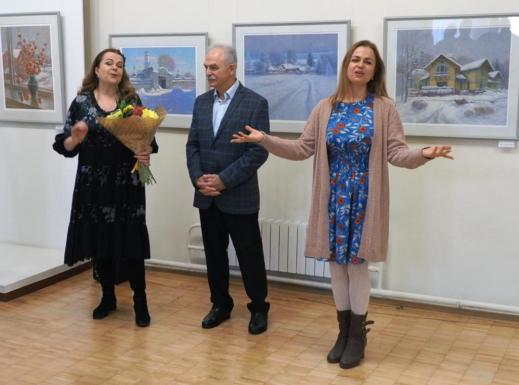 4 Павел Вольфсон с женой и дочерью на открытии выставки_1.jpg