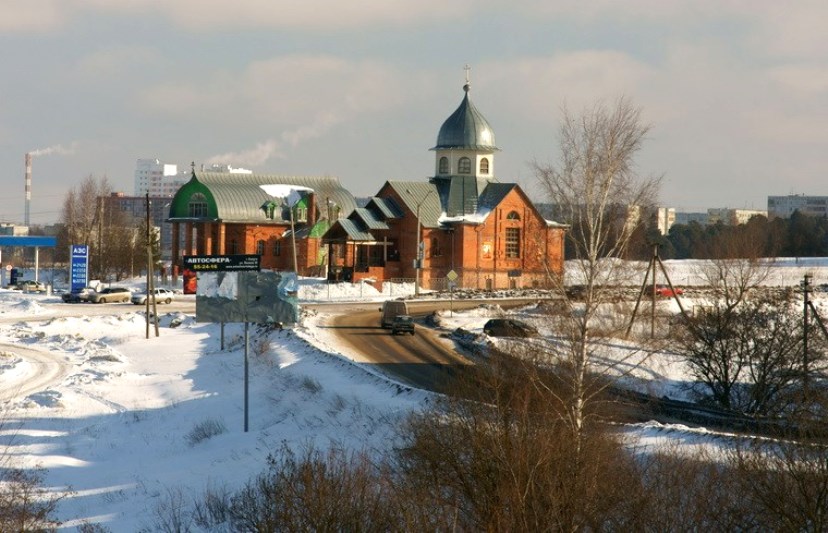 Молельный дом Калужской Иконы Богоматери и Храм Иоанна-воина.jpg