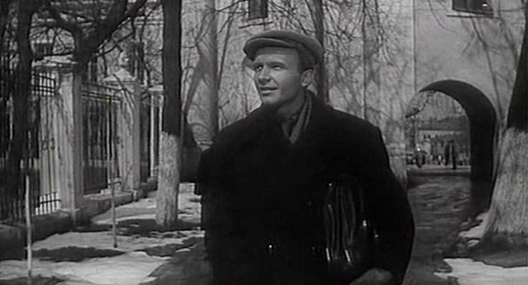 Андрей Мягков у арок Присутственных мест..jpg