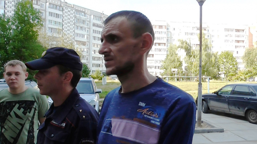 Наёмный убийца Николай Прокоп на следственных действиях.jpg