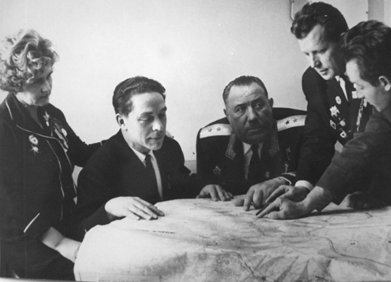 Гордеева с ветеранами.jpg