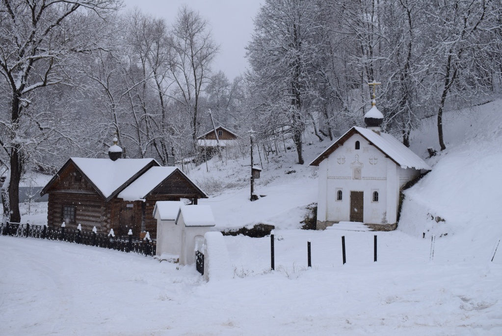Игумнов овраг. Отсюда шла вода в бассейки.JPG