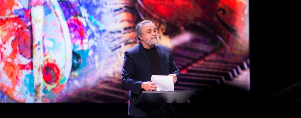 Роман с контрабасом Г. Азатов.jpg