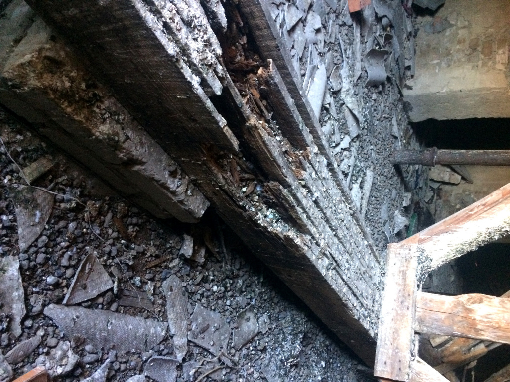 Прогнившая кровля.jpg