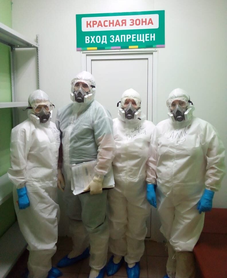 Дружная команда перемышльских медиков на защите здоровья земляков.jpg