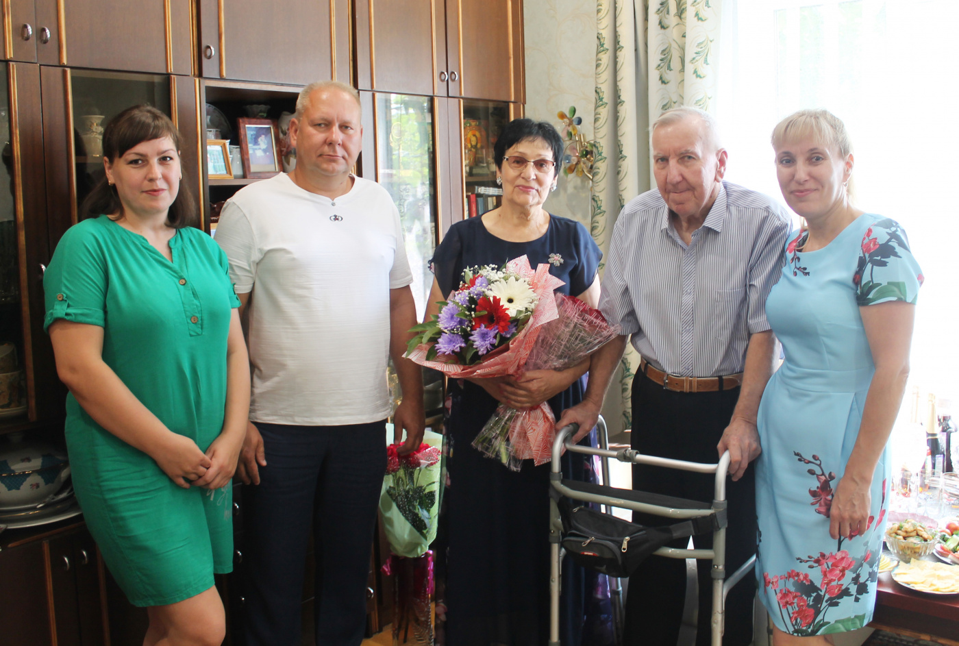 Супруги Птушкины с дочерью, сыном и невесткой.jpg