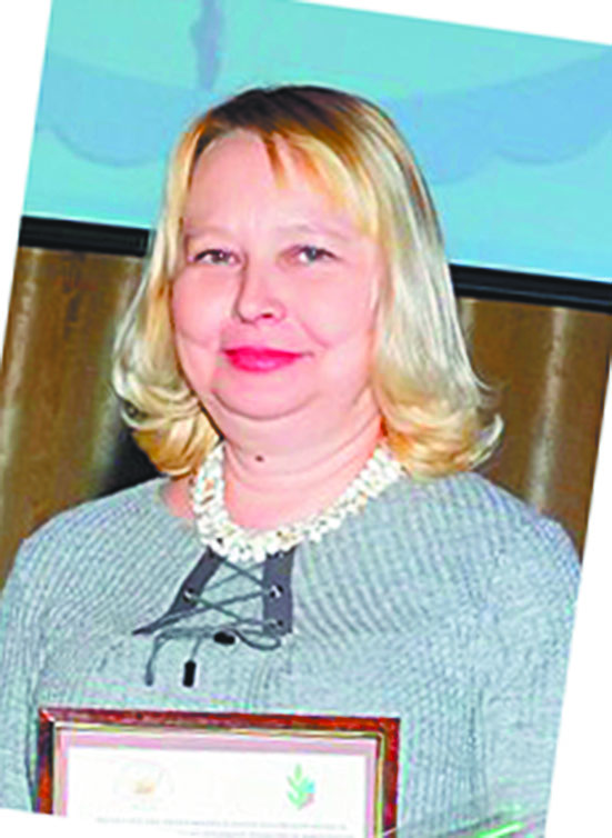 МИрина Ефремова справа.jpg