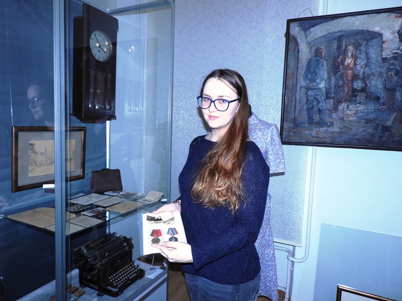 куратор выставки Анастасия Витко.JPG