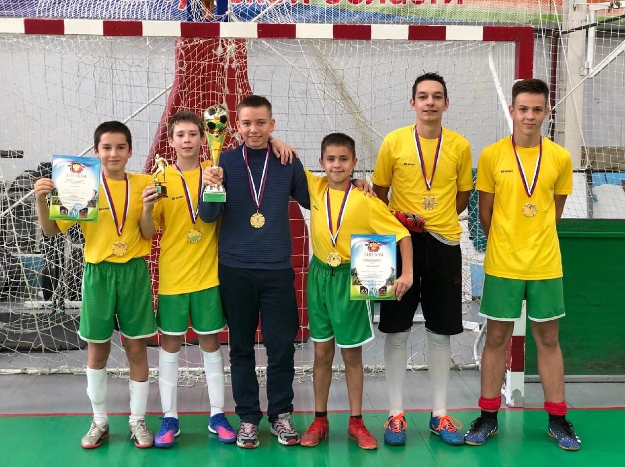 Детская футбольная команда, которую тренирует Е. Мосолов.jpg