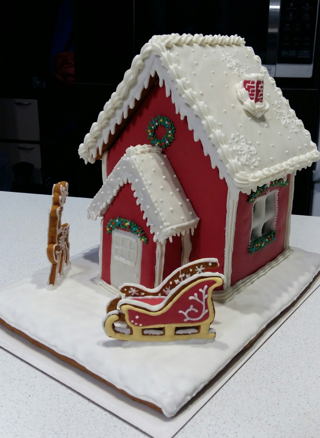 Пряничный домик победивший в конкурсе.jpg