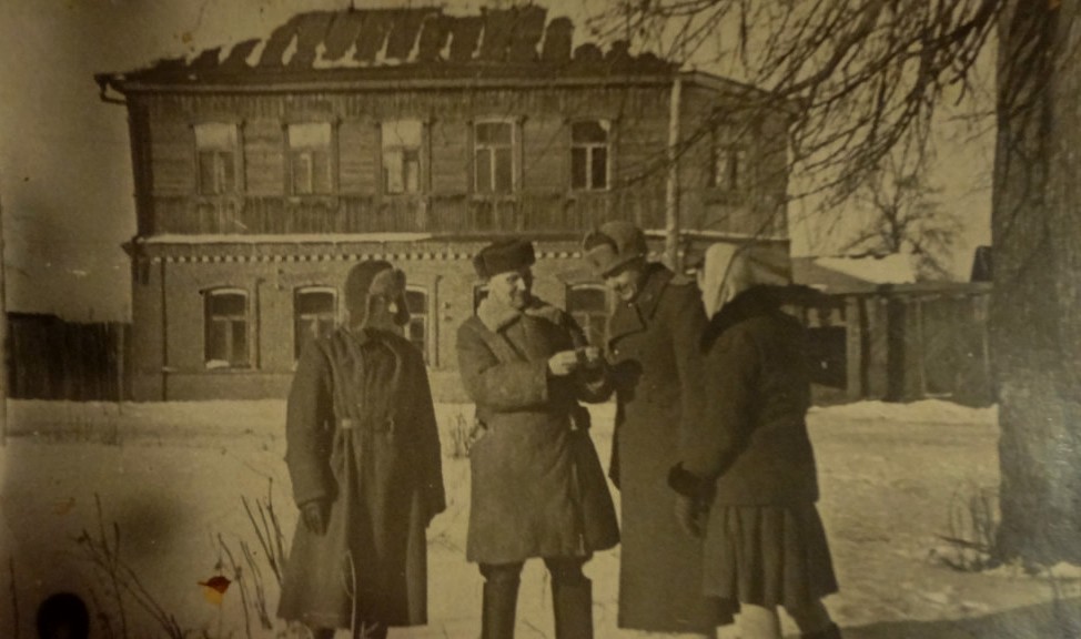 Советские солдаты на улицах Мещовска..jpg