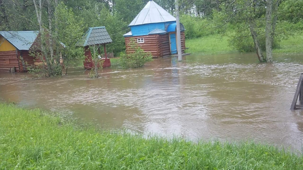 Святые источники Полом.jpg