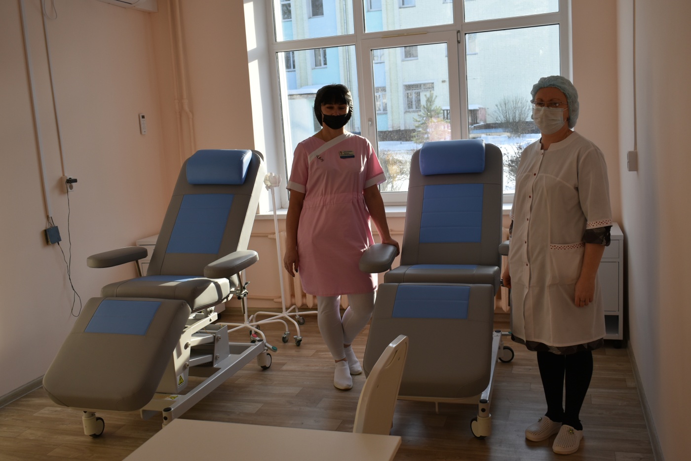 DSC_Медсёстры Эмилия Михович и Татьяна Федькина.JPG