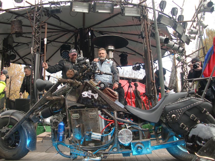 Алексей Жуковский и Воин пустоши.JPG