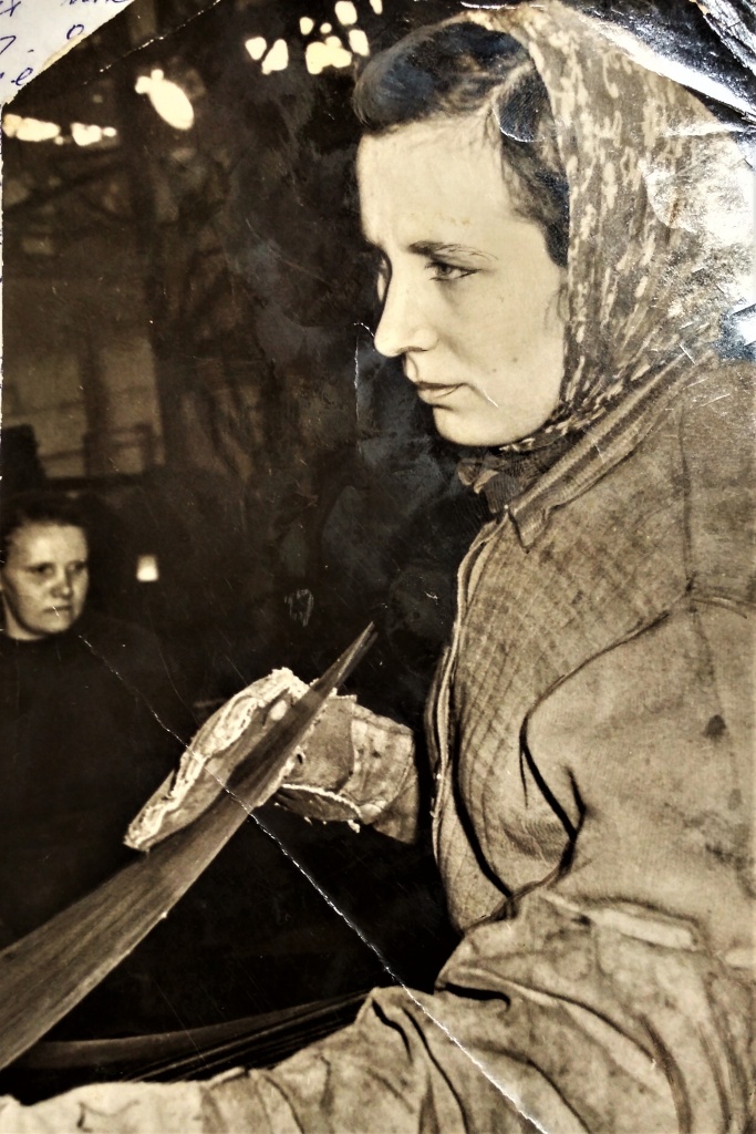 Сивкова Е.И., работа на металлургическом заводе.jpg