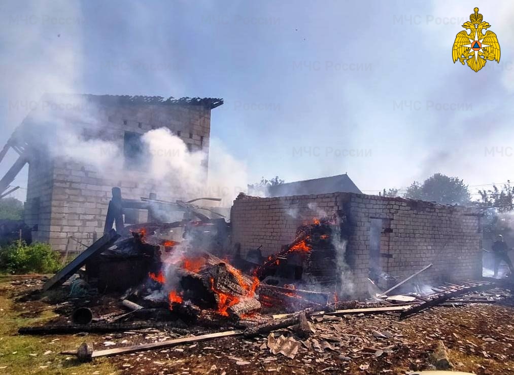 pozhar-v-mo-g-kaluga-d-pletenevka-ul-sadovaya_1624431134489628909__2000x2000__watermark.jpg