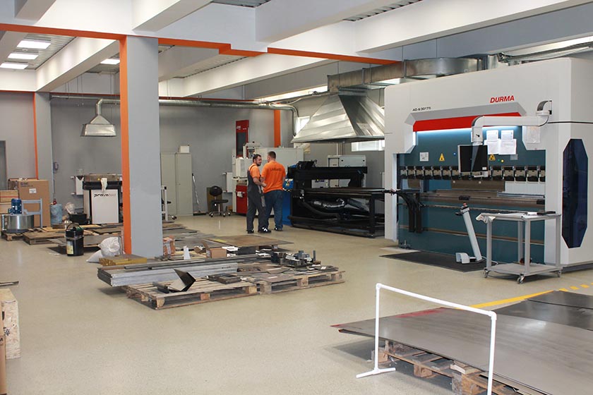 Производственный участок на заводе Лассард.JPG