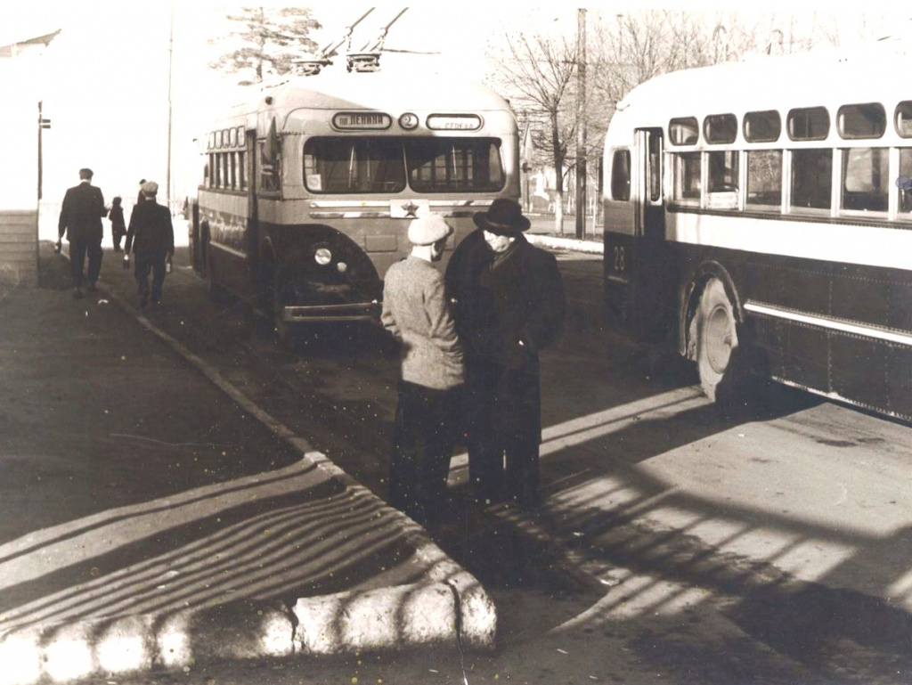 Конечная остановка 2-го троллейбуса в пос. Середа фото начала 60-ых годов.jpg