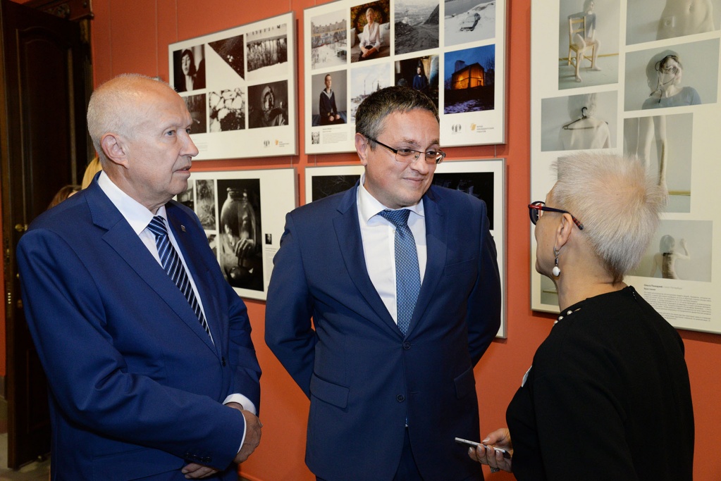 Виктор Бабурин, Дмитрий Денисов и Наталья Ударцева, куратор проекта МОЛОДЫЕ ФОТОГРАФЫ РОССИИ .jpg