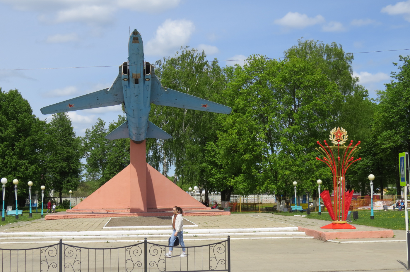 IMG_7997Сквер у самолета сейчас.JPG