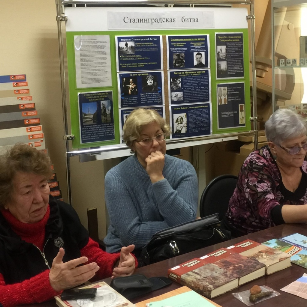 Музейная встреч. Ольга Нетбальская - в центре..jpg