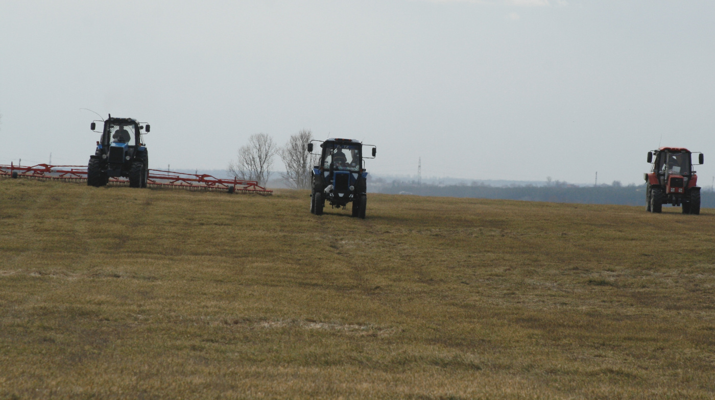 Весенне-полевые работы в Перемышльском районе.jpg