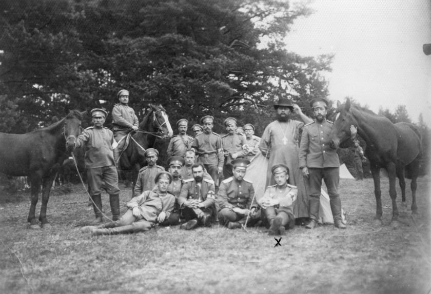 840_Фортунатов крайний справа сидит 1914г..jpg