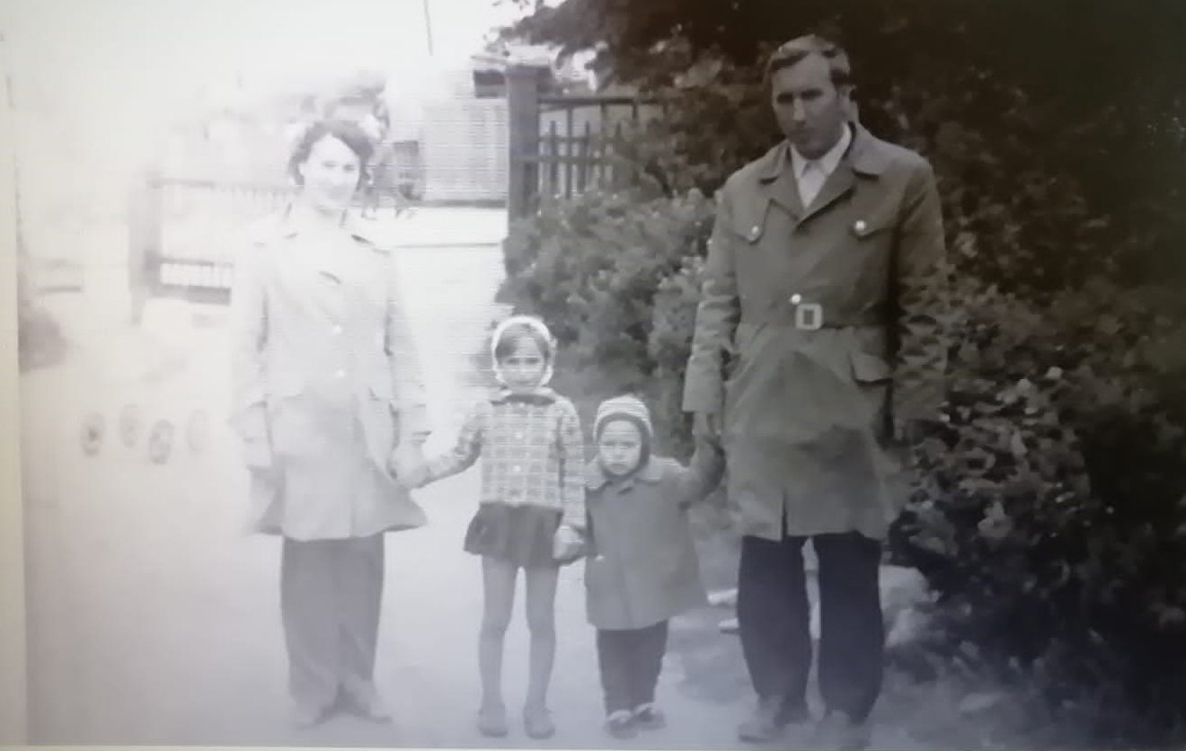 Супруги Птушкины с детьми.jpg