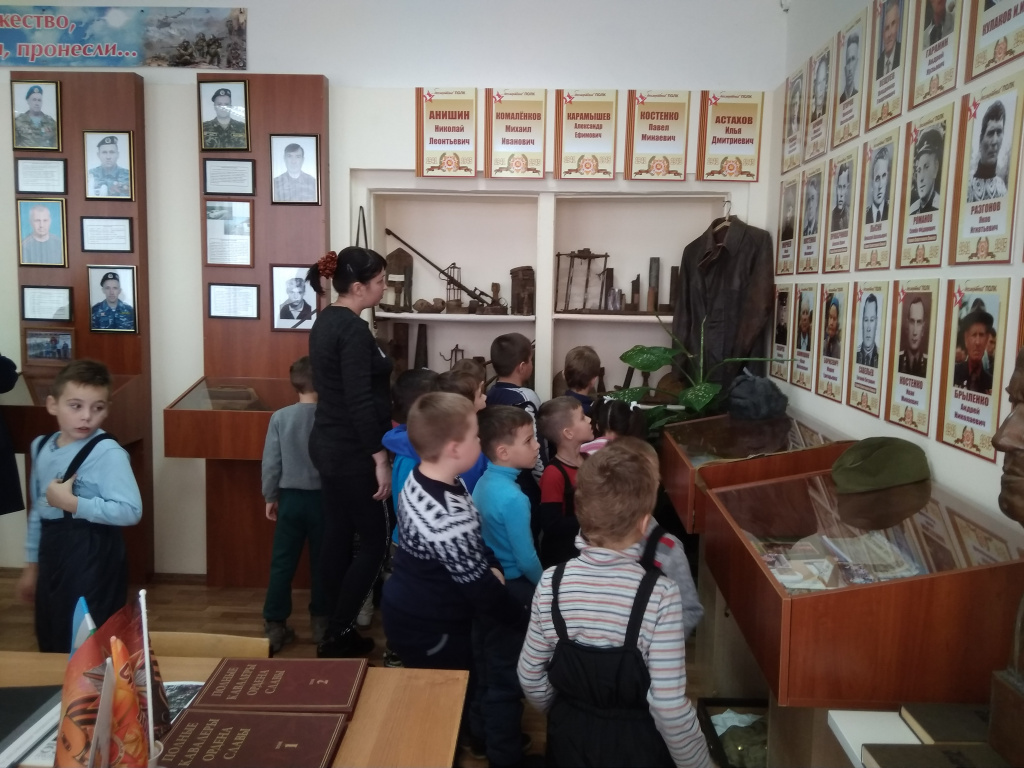 В музее самые маленькие посетители - детсадовцы..jpg